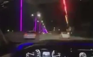 Атырау: Молодые люди устроили фейерверк из автомобиля