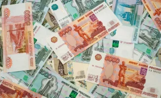 Казахстан сталкивается с валютной нестабильностью: резкий рост спроса на рубли может привести к экономическим последствиям
