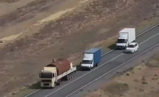 Дрон зафиксировал выезд на встречную полосу в Атырау: последствия для водителей могут быть серьезными