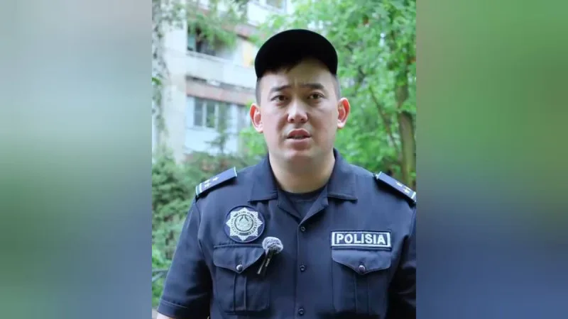 В Алматы сотрудники полиции успешно предотвратили трагедию, спасая женщину, которая намеревалась спрыгнуть с балкона многоэтажного дома на проспекте Достык. Атырау