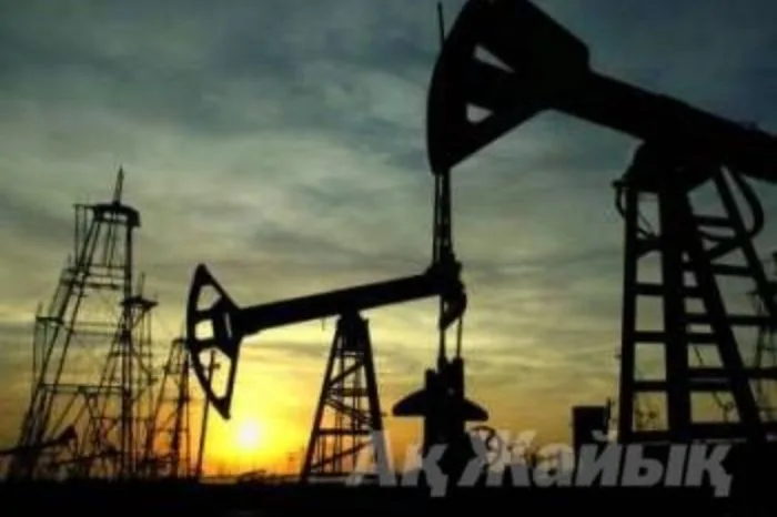 Атырау: Погружение в нефтяное время — редкие кадры, как капли нефти в историческом океане региона Атырау