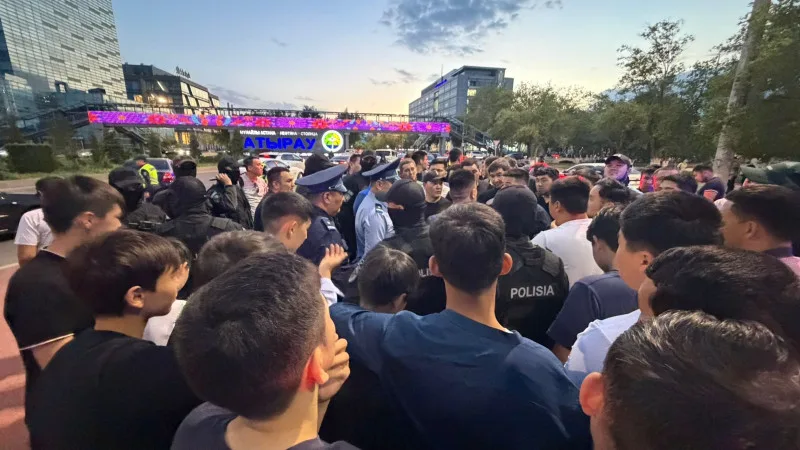 Массовые протесты водителей авто с иностранными номерами в Атырау: последствия для местных властей и общественного порядка Атырау