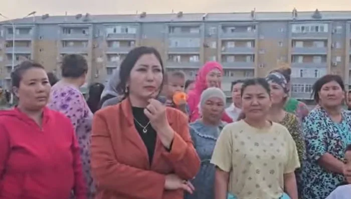Жители Кульсары требуют пересчитать стоимость квартир после паводка Атырау