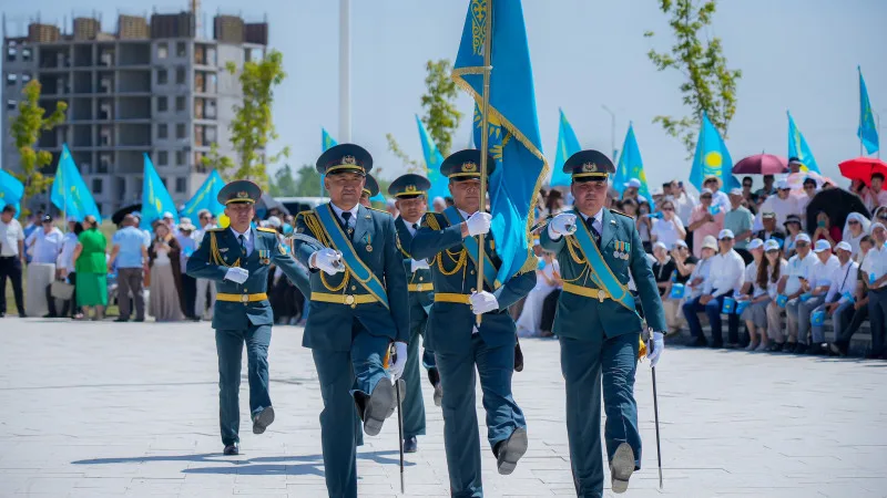 Шымкент отмечает День государственных символов: международное признание и торжественное поднятие флага Атырау