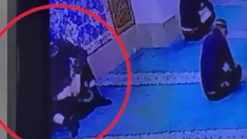 Кража сотового телефона в мечети Астаны зафиксирована на видео Атырау