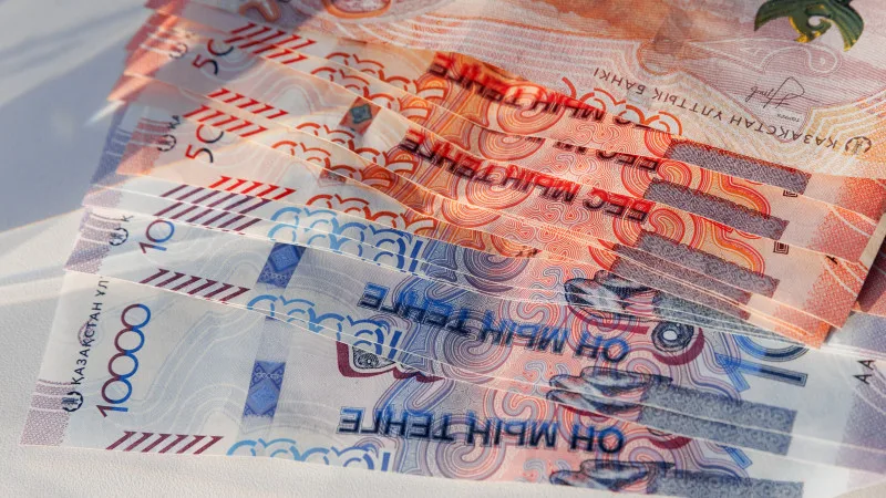 Кредитный лабиринт: почему казахстанцам стало труднее найти выход к финансам Атырау