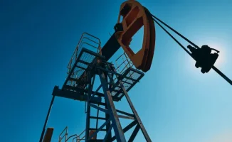 Цены на нефть впервые с начала марта опустились ниже 80 долларов за баррель