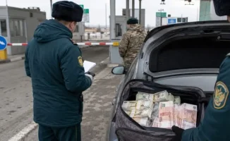 На границе Атырауской области у гражданки Казахстана обнаружено почти 300 тысяч долларов. Подробности инцидента уточняются, власти проводят расследование.