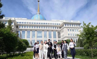 Экскурсия в Акорду: школьники Казахстана получили уникальную возможность узнать о государственной власти и её функциях