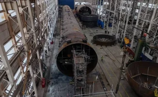 В Атырау завершили изготовление гигантской колонны для нового полиэтиленового завода. Эта колонна станет ключевым элементом производственного процесса и значительно увеличит мощность завода. Специалисты отметили высокую степень сложности и точности при её
