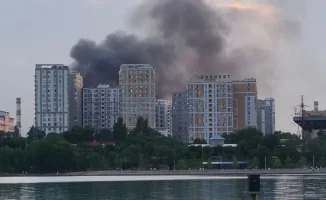 Пожар в районе озера Сайран: клубы черного дыма и запах гари в воздухе