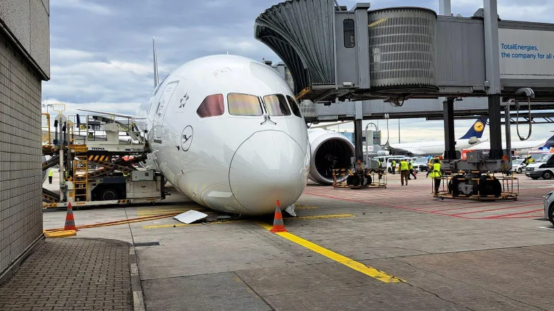 Boeing 787 в аэропорту Франкфурта: 'Носовой' сон перед взлётом Атырау