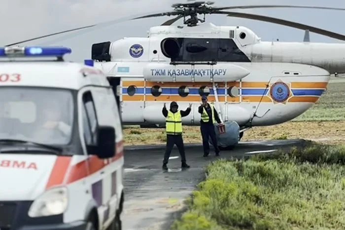 Вертолет МЧС экстренно доставил пенсионера из Миялы в Атырау Атырау
