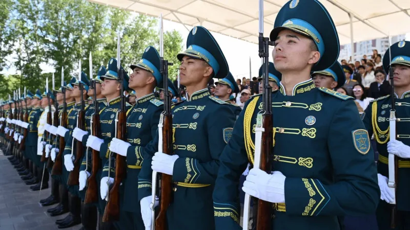 Казахстанские военные выпускники получат новые звания: шаг к модернизации армии страны Атырау