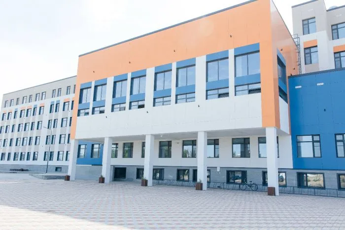 Школа будущего на 4000 мест: Caspian BINOM School в Атырау откроется в 2024 году. Учебное заведение будет оснащено современными технологиями и инновационными методиками обучения, что обеспечит высокий уровень образования для учеников. Ожидается, что школа Атырау
