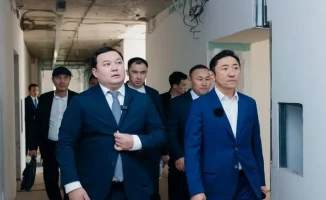 Акчулаков следит за возведением нового корпуса больницы в области