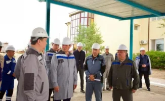 Газоперерабатывающий завод в Жанаозене: на пути к завершению, но пока лишь на 40% — словно корабль, который застрял в порту ожидания.