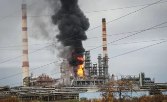 Третий российский НПЗ остановил переработку нефти после атаки беспилотников