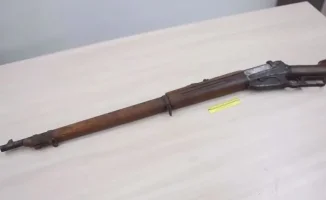 Житель Атырау сдал полиции винтовку Winchester XIX века – историческая находка передана в руки правоохранителей