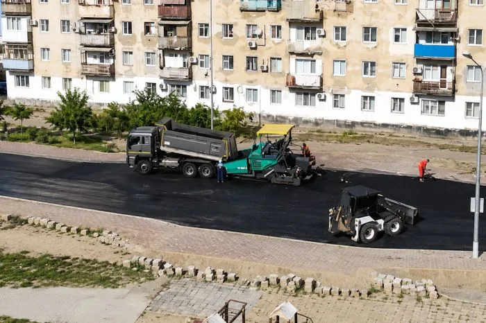 В Атырау завершают ремонт улицы Гали Кожакаева, что значительно улучшит транспортную инфраструктуру города и повысит комфорт для жителей и гостей. Работы идут полным ходом, и ожидается, что улица будет открыта для движения в ближайшие дни. Атырау