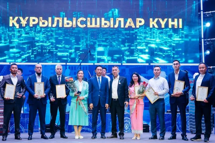 В Атырау прошла церемония награждения лучших работников строительной отрасли, где были отмечены выдающиеся достижения специалистов и компаний, внесших значительный вклад в развитие региона. Атырау