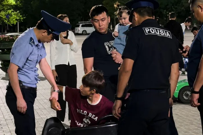 Задержание подростка за вождение детского «Порше» в Атырау: последствия для юного водителя и его семьи Атырау