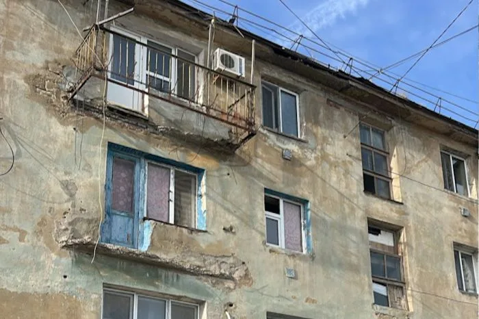 Балконы домов в Атырау: опасность обрушения на Каршимбая Ахмедиярова Атырау