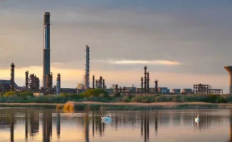 Казахстан модернизирует крупнейший нефтеперерабатывающий завод Румынии, что свидетельствует о растущем влиянии страны на энергетическом рынке Европы. Этот проект направлен на улучшение технологических процессов и повышение эффективности переработки нефти,