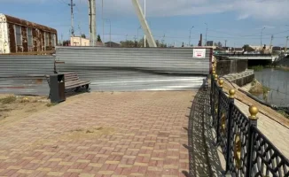 Мост в Кульсары сменил уже двух подрядчиков, но до сих пор не достроен.