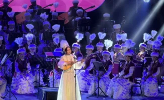 Оркестр Дины Нурпеисовой официально открыл 36-й концертный сезон, продемонстрировав разнообразие музыкальных произведений и привлекая внимание зрителей на торжественном мероприятии.