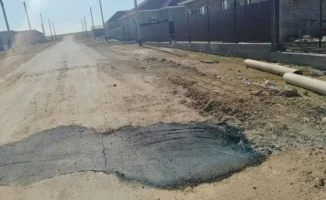 Асфальт в Индерборе: канализация или новая яма на дороге?