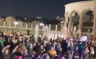 Атырау, Казахстан — Акимат города Атырау объявил о запрете проведения ретро-дискотек, что вызвало широкий общественный резонанс. В официальном заявлении местных властей говорится, что решение было принято в целях обеспечения общественной безопасности и по