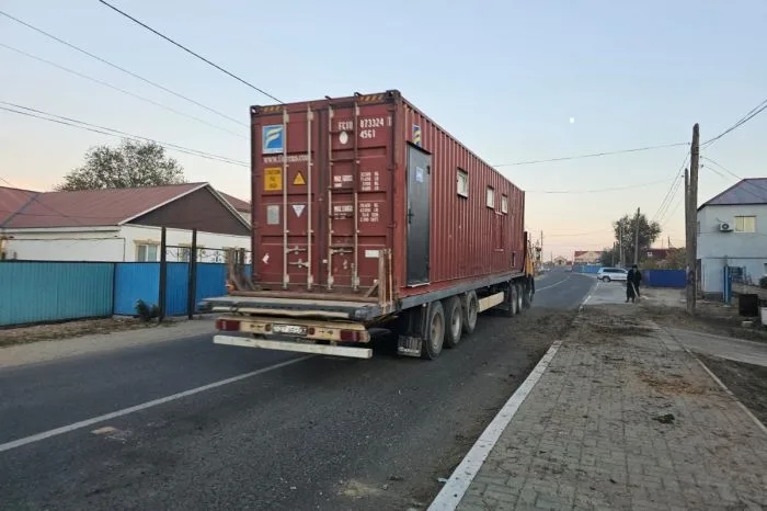 Жители Индербора вновь требуют убрать большегрузы с жилой улицы после 11 лет обещаний со стороны властей. Атырау