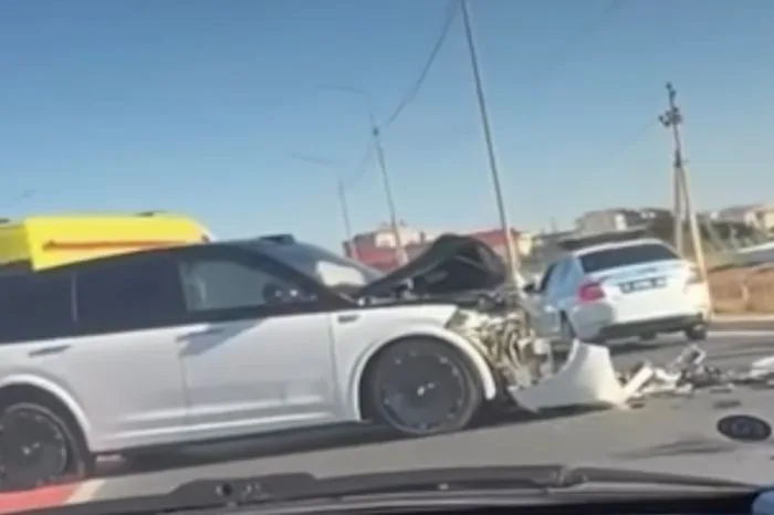 Столкновение автомобилей Li Auto и Tank произошло у Дренажного моста в Атырау: пострадавших нет, на месте работают службы экстренной помощи. Атырау