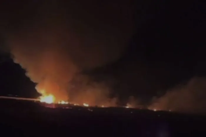 Пожар камышей под Атырау: 30 добровольцев в борьбе с огнем и его возможные последствия для экосистемы Атырау