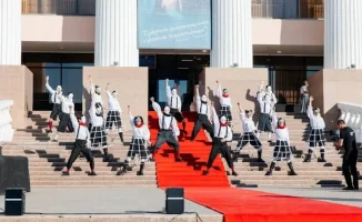 Театр в Атырау: Отарбаев оживляет сцены международного искусства