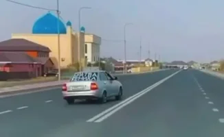 Свадебный кортеж в Атырау: полиция вмешивается в традиции и соблюдение правил дорожного движения